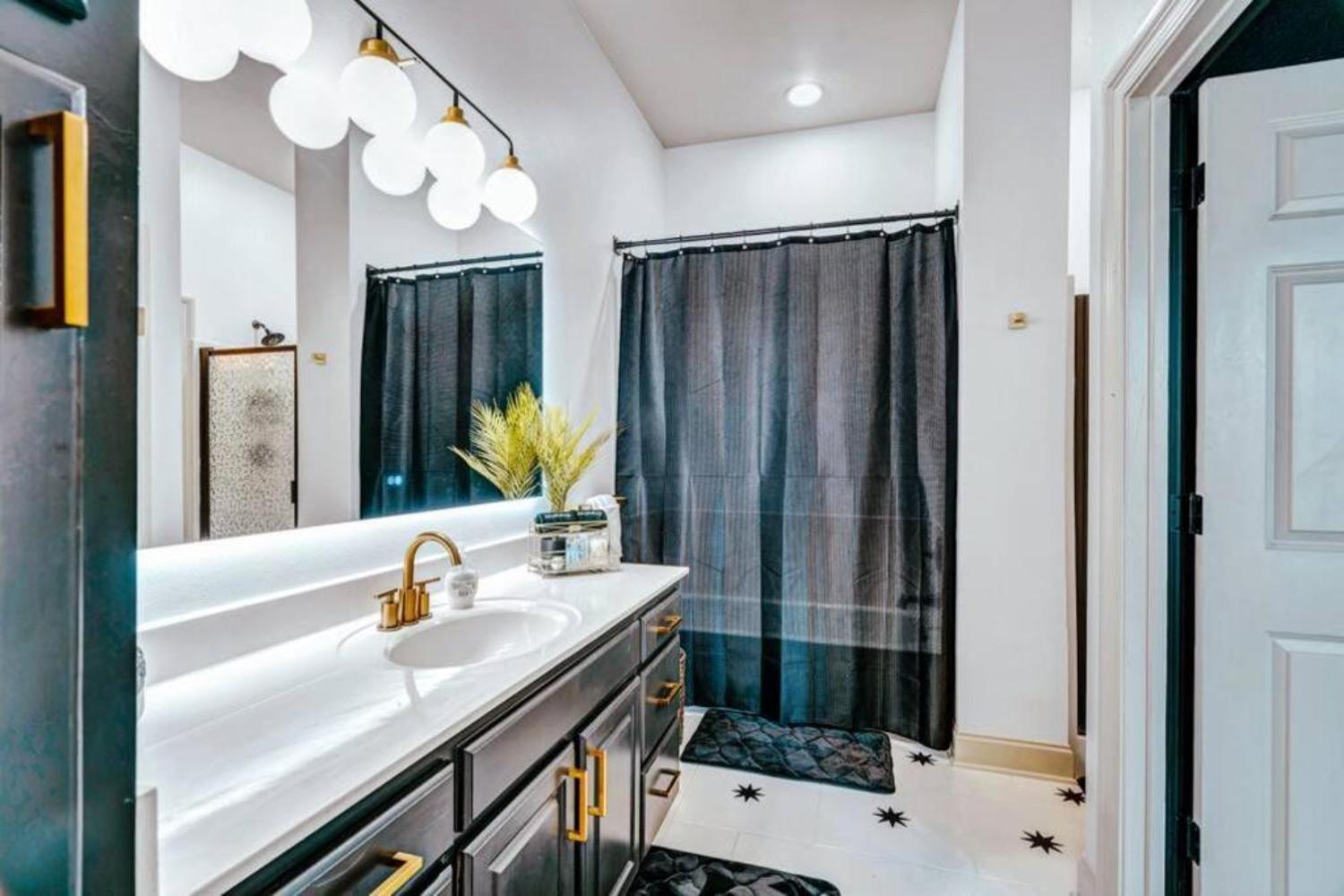 Stylish & Romantic Home, Long-Term Friendly, King Baton Rouge Eksteriør bilde